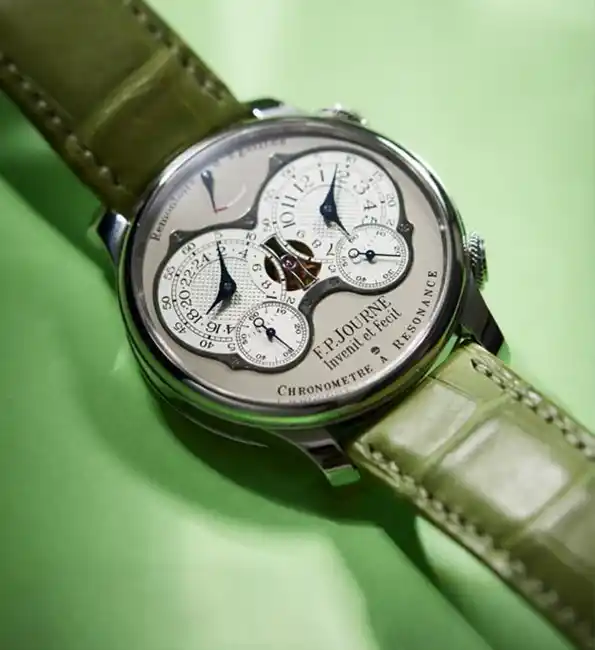 التواصل مع منصة Tawkil Shira لبيع ساعتك