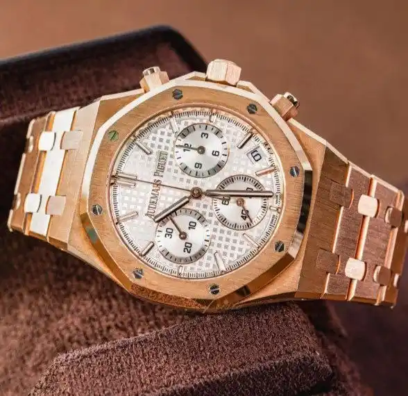 ما هو سعر ساعة أوديمار بيغيه؟